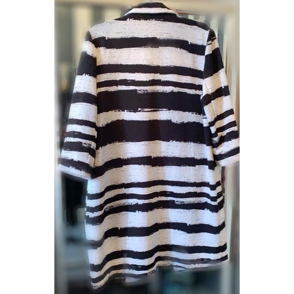 CLOSET CLEAR OUT SALE - Blazer/Light Jacket - Picture 2 of 2